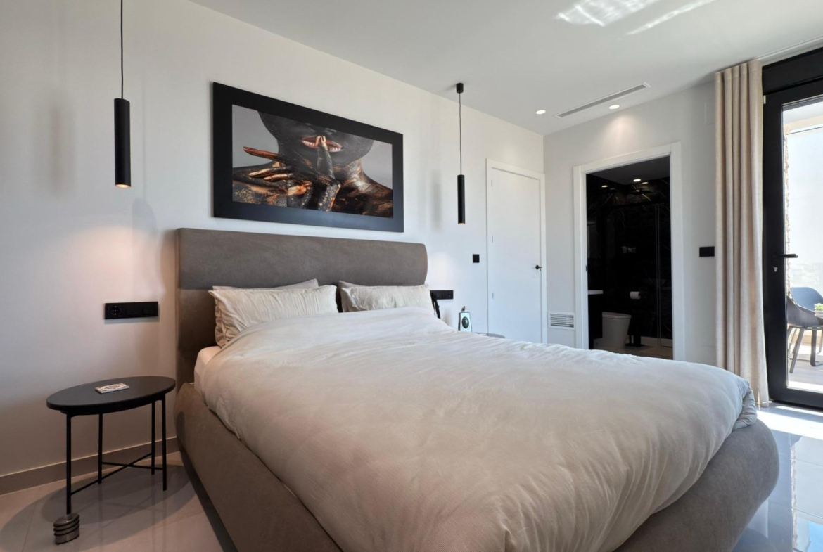 LUXURY VILLA WITH MAGNIFICENT VIEWS IN FINESTRAT