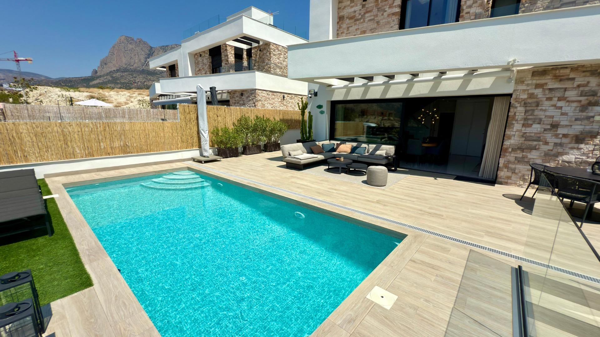 29-48 LUXURY VILLA WITH MAGNIFICENT VIEWS IN FINESTRAT