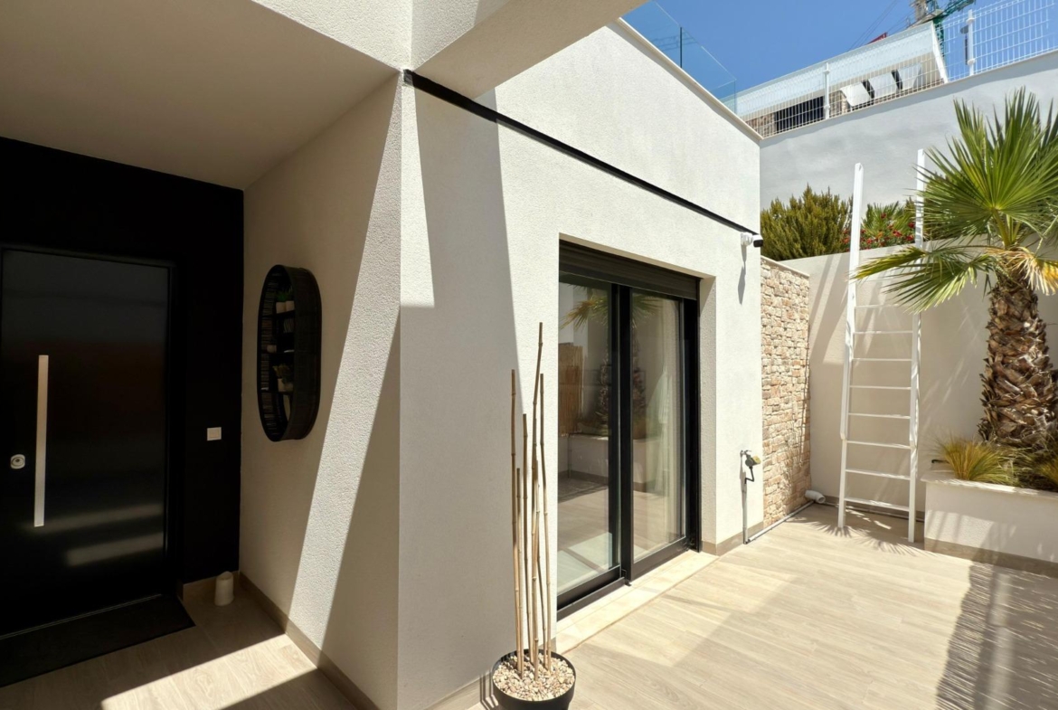 LUXURY VILLA WITH MAGNIFICENT VIEWS IN FINESTRAT