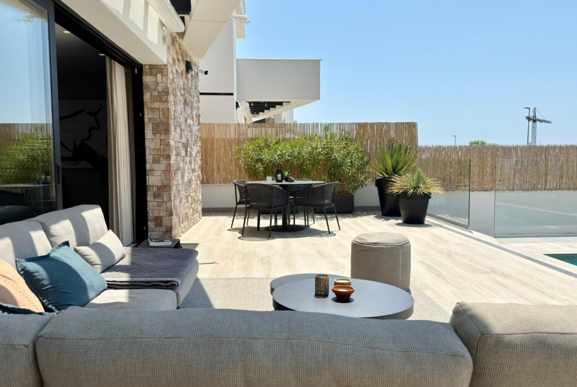 LUXURY VILLA WITH MAGNIFICENT VIEWS IN FINESTRAT