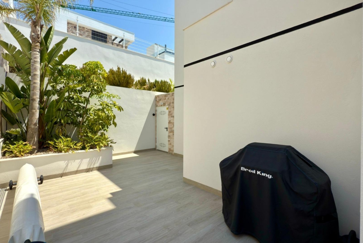 LUXURY VILLA WITH MAGNIFICENT VIEWS IN FINESTRAT
