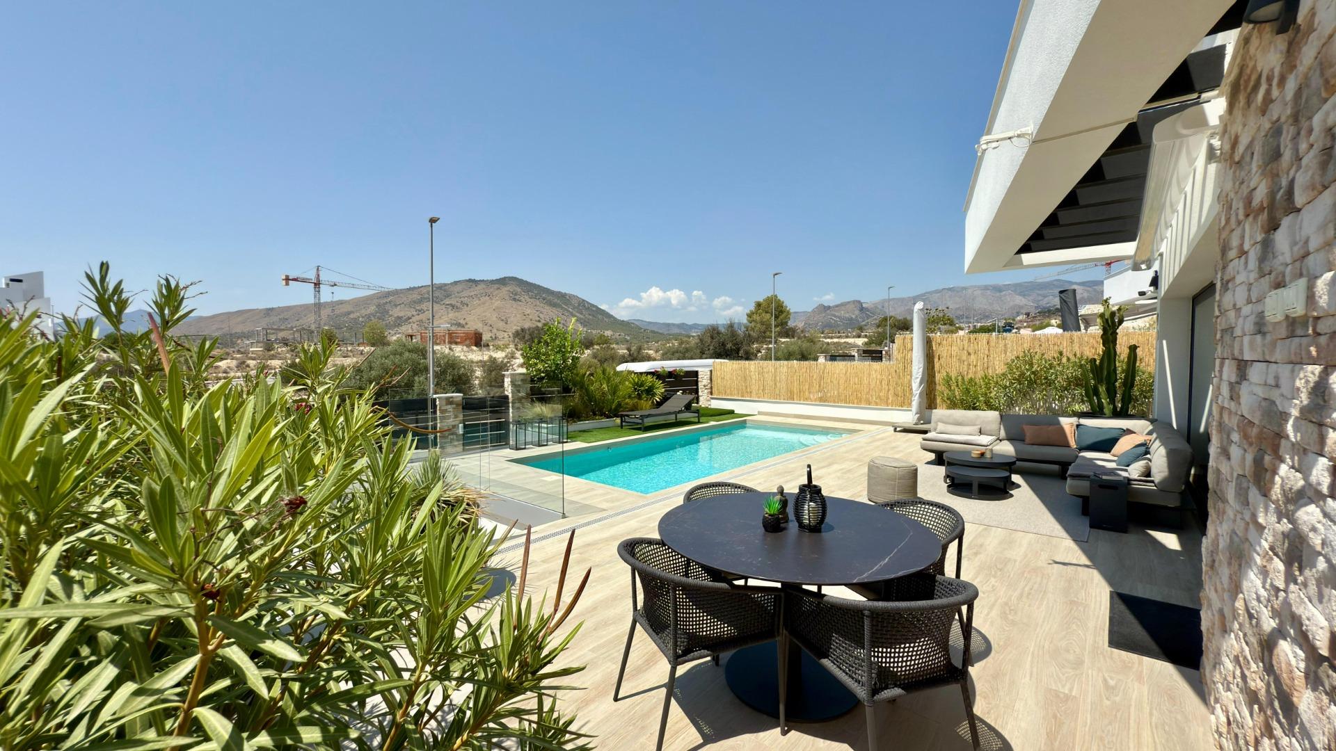 29-51 LUXURY VILLA WITH MAGNIFICENT VIEWS IN FINESTRAT