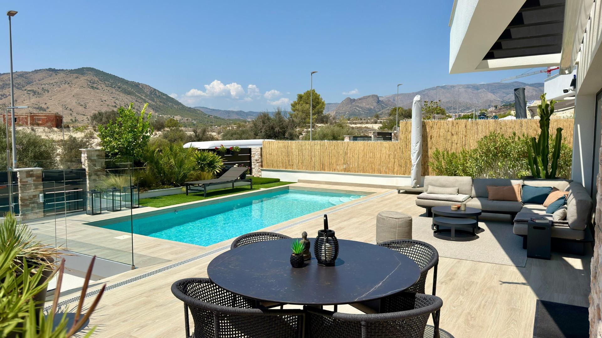 29-52 LUXURY VILLA WITH MAGNIFICENT VIEWS IN FINESTRAT