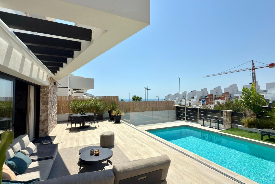 LUXURY VILLA WITH MAGNIFICENT VIEWS IN FINESTRAT
