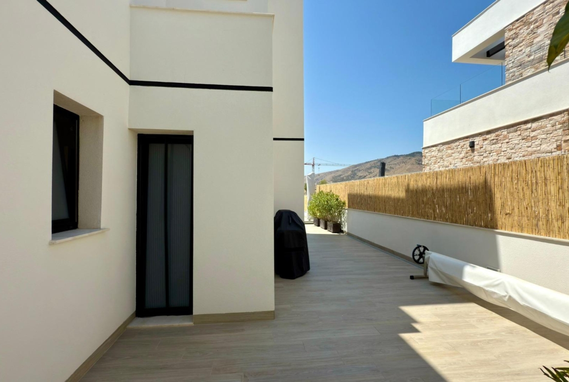LUXURY VILLA WITH MAGNIFICENT VIEWS IN FINESTRAT