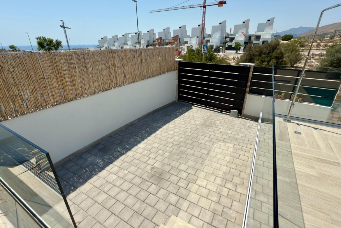 LUXURY VILLA WITH MAGNIFICENT VIEWS IN FINESTRAT