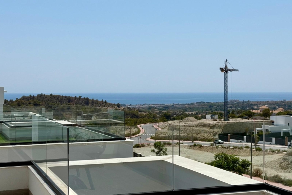 LUXURY VILLA WITH MAGNIFICENT VIEWS IN FINESTRAT