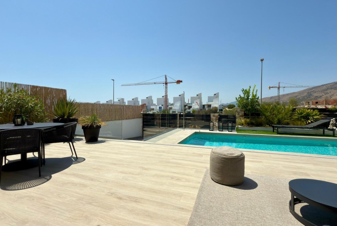 LUXURY VILLA WITH MAGNIFICENT VIEWS IN FINESTRAT