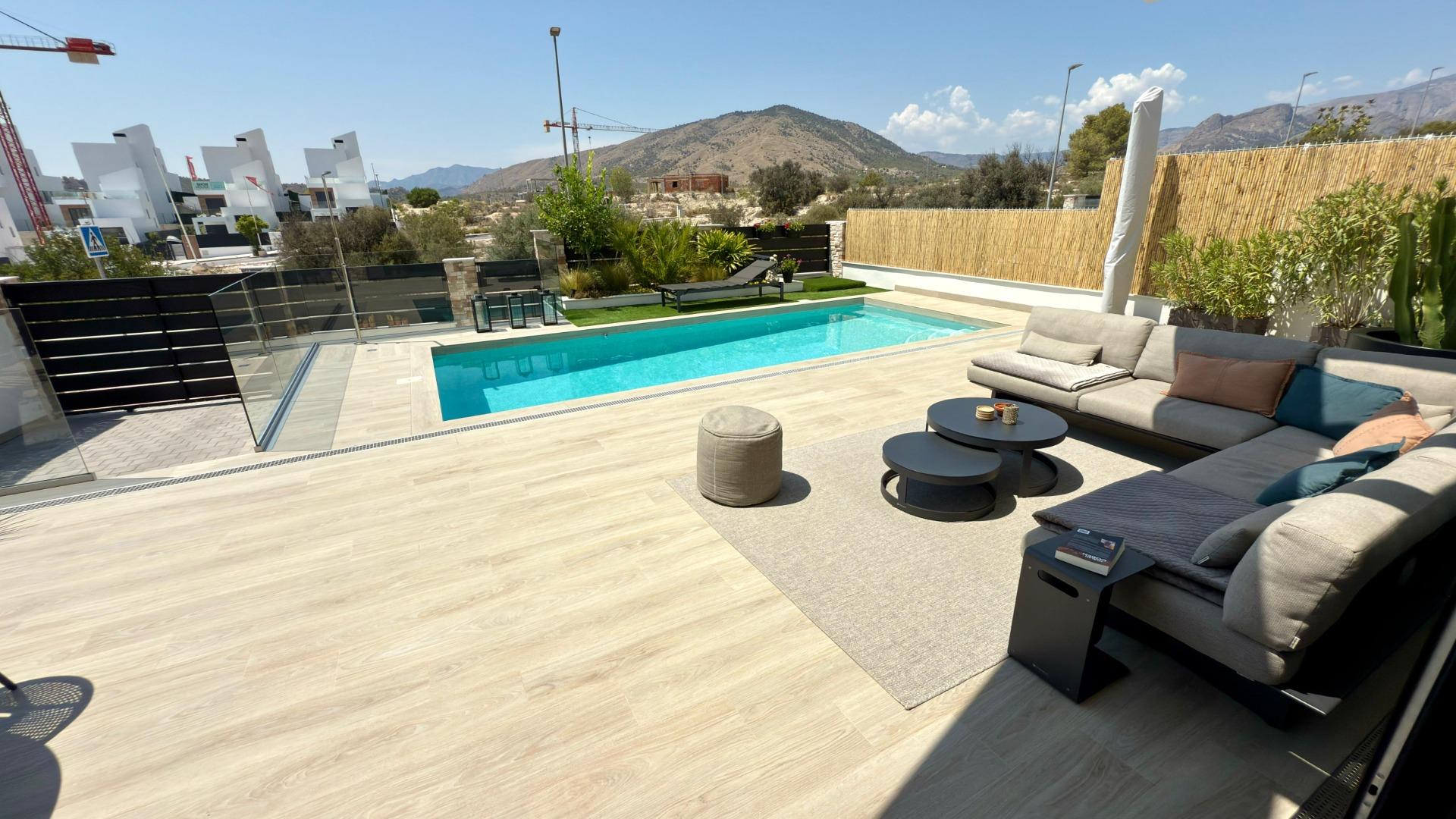 29-60 LUXURY VILLA WITH MAGNIFICENT VIEWS IN FINESTRAT
