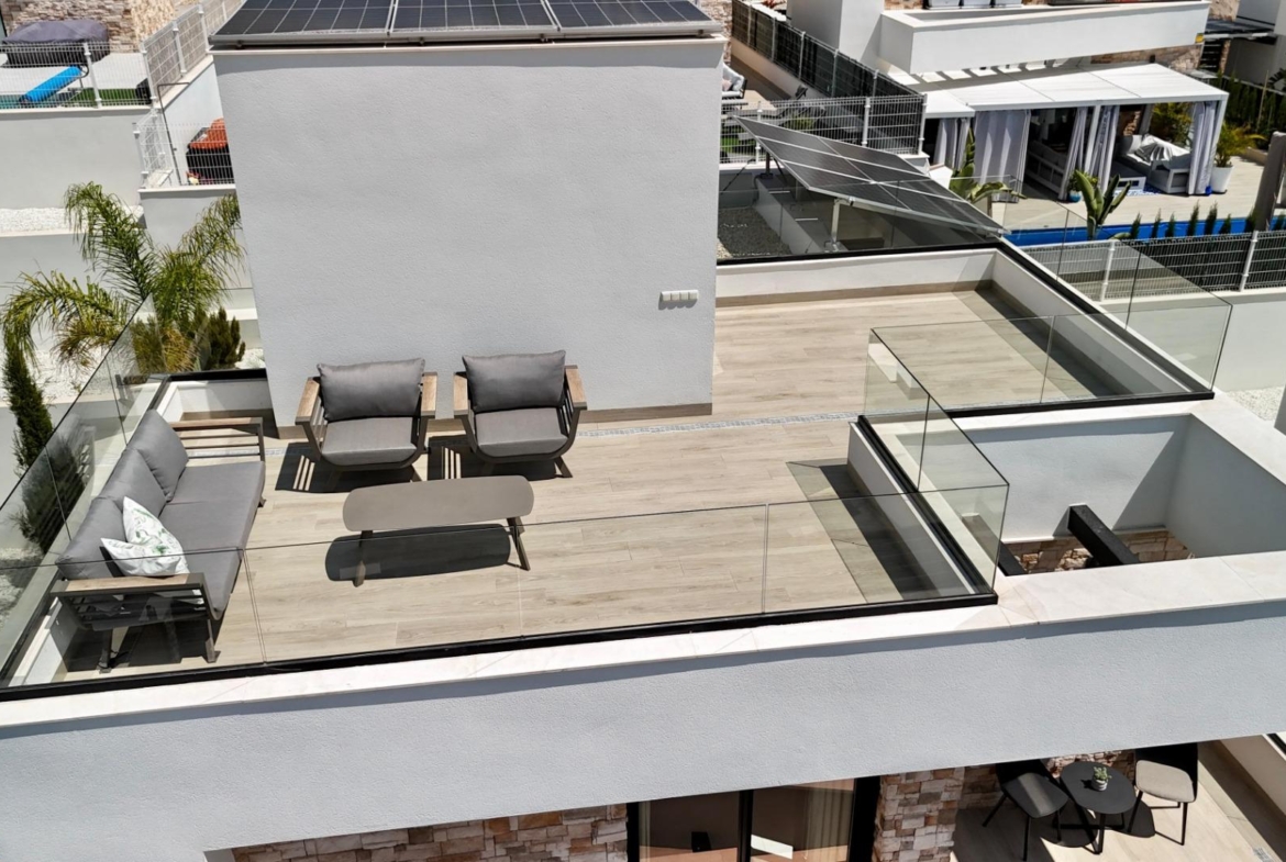 LUXURY VILLA WITH MAGNIFICENT VIEWS IN FINESTRAT