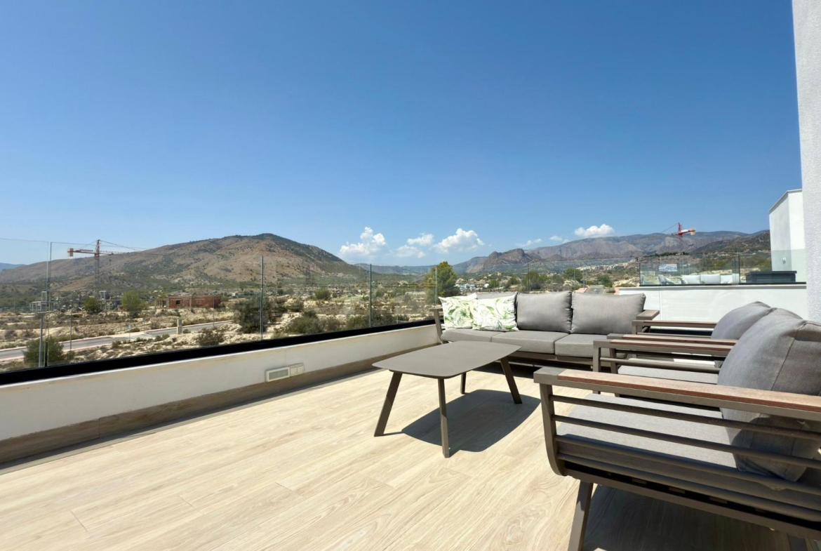 LUXURY VILLA WITH MAGNIFICENT VIEWS IN FINESTRAT