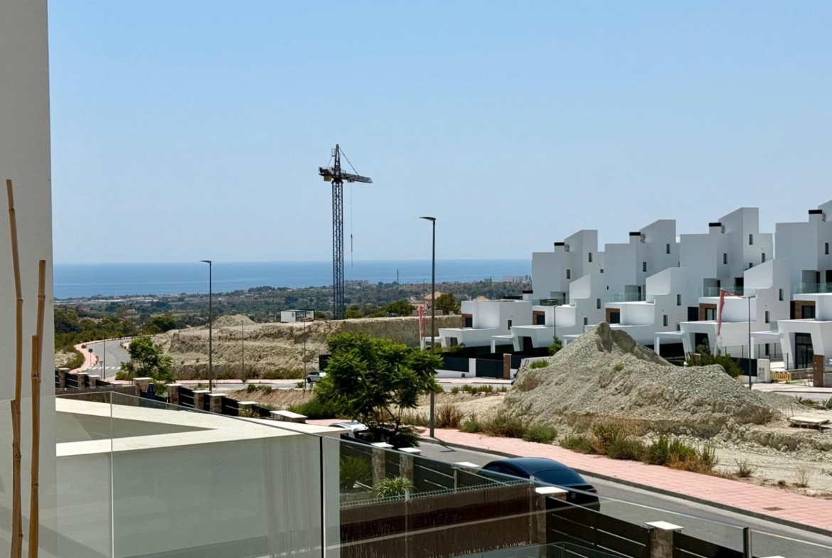 LUXURY VILLA WITH MAGNIFICENT VIEWS IN FINESTRAT