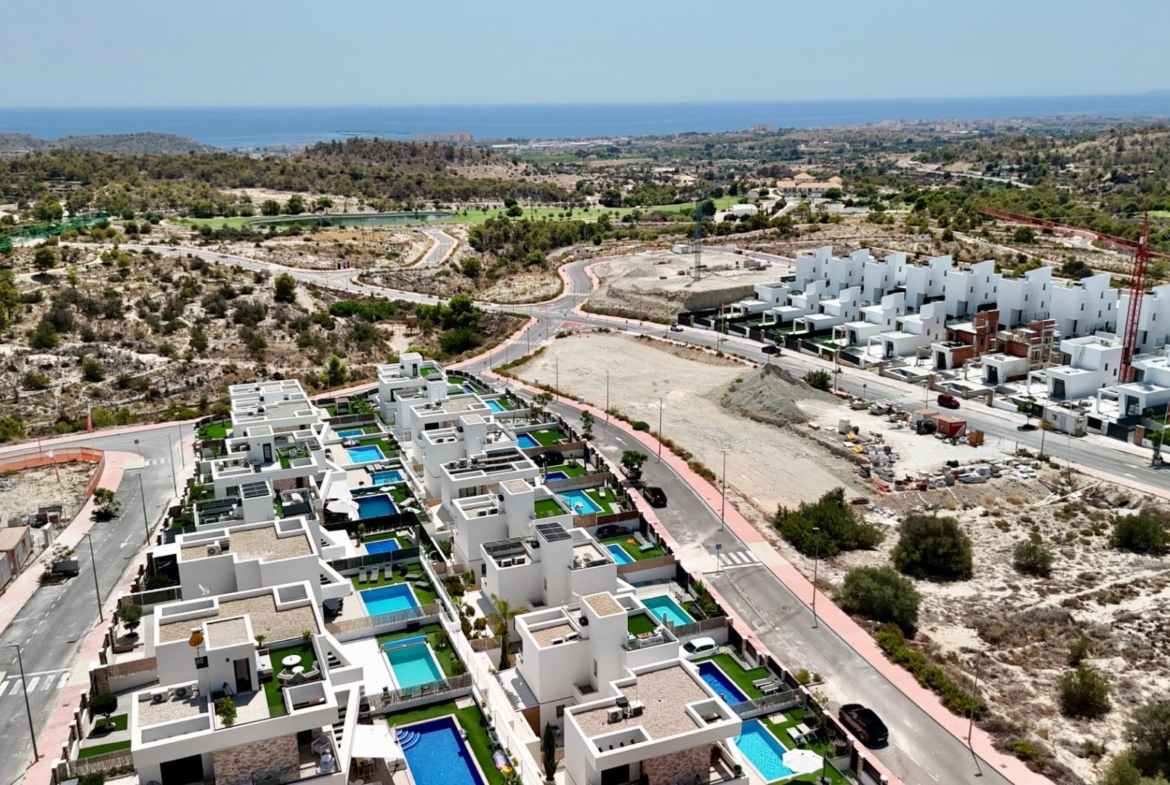 LUXURY VILLA WITH MAGNIFICENT VIEWS IN FINESTRAT