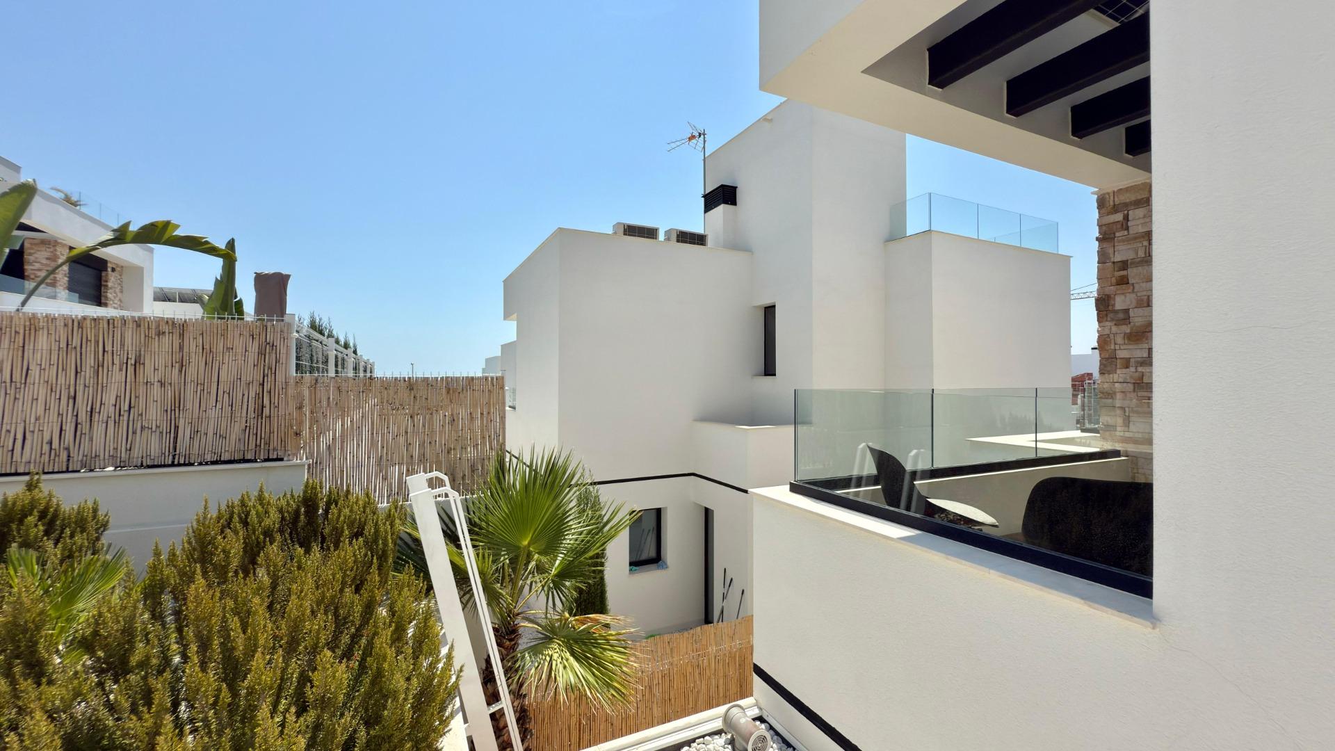 29-8 LUXURY VILLA WITH MAGNIFICENT VIEWS IN FINESTRAT