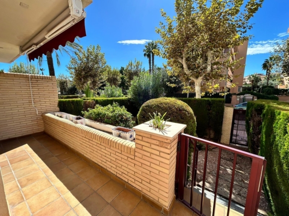 Charmant appartement op de begane grond te koop in Albir met ruime terras en terras