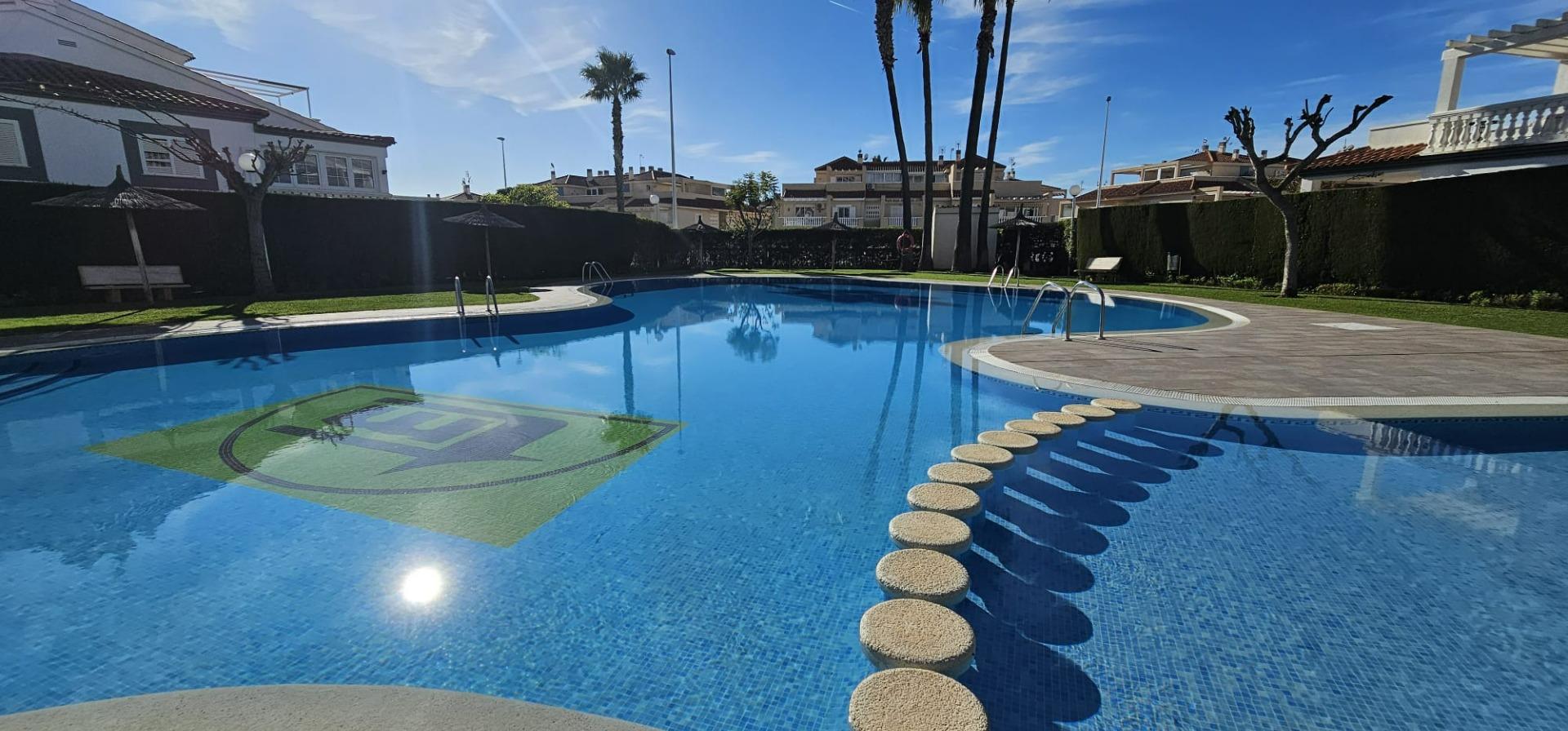 3-1-115 ORIHUELA COSTA EXCLUSIVA: ZENIAMAR 3, 4 HABS AMPLIO JARDIN PISCINA COM 320.000 EUROS!