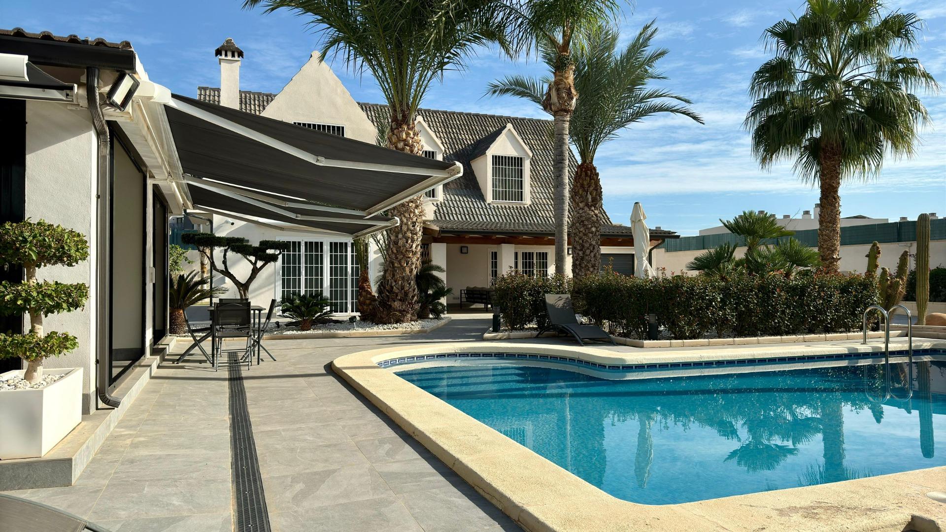3-1-126 Detached villa with private pool and large plot
