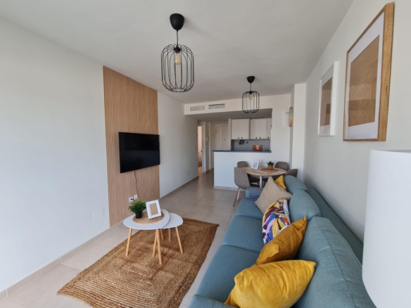 SEMINUEVO APARTAMENTO EN ORIHUELA COSTA DE 2 DORM. 2 BAÑOS. PARKING INCLUIDO. PISCINA COMUNITARIA.