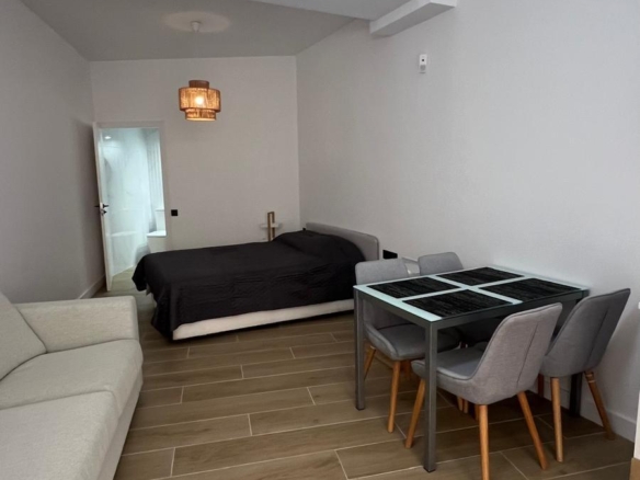 REFORMADO ESTUDIO A 300 METROS DE PLAYA LA MATA. CON SUPERFICIE 32 M2.