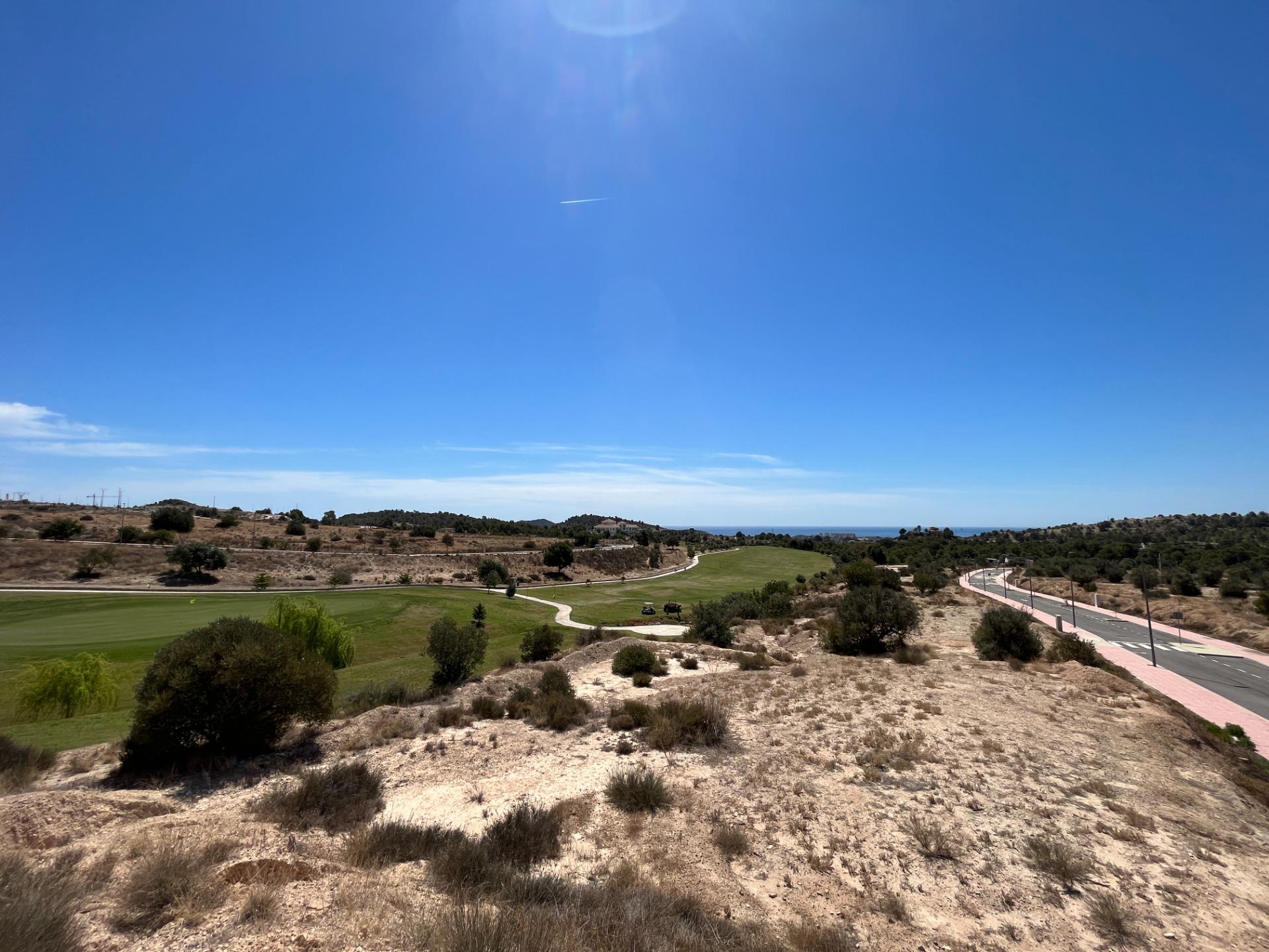 Parcela edificable junto a Puig Campana Golf