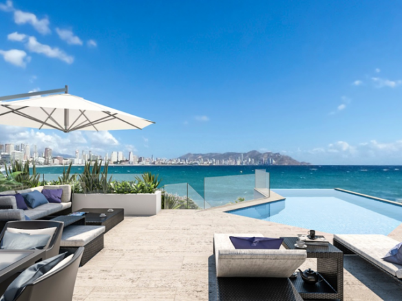 FIRST LINE OF BEACH IN BENIDORM AND WITH PRIVATE POOL !!!