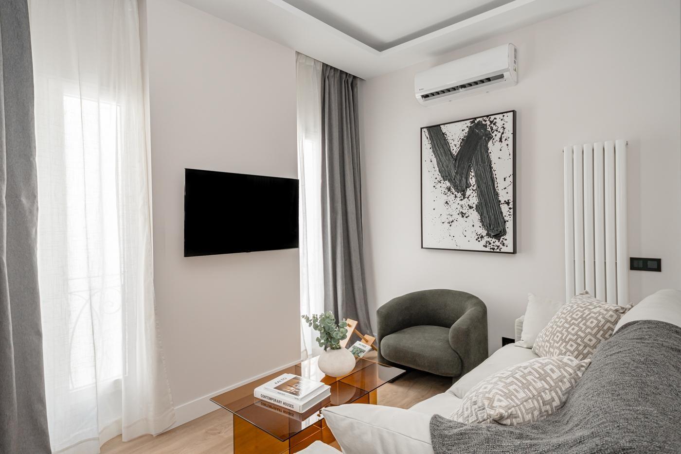 COMPLETELY RENOVATED HOUSING FOR SALE IN THE CENTRAL AREA, MADRID