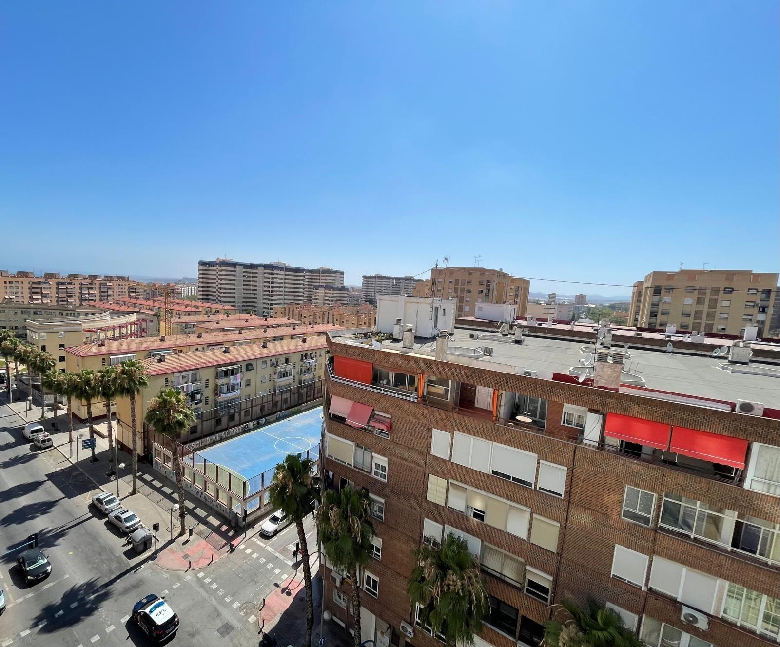 Indrukwekkend appartement in Benalúa met vrij uitzicht