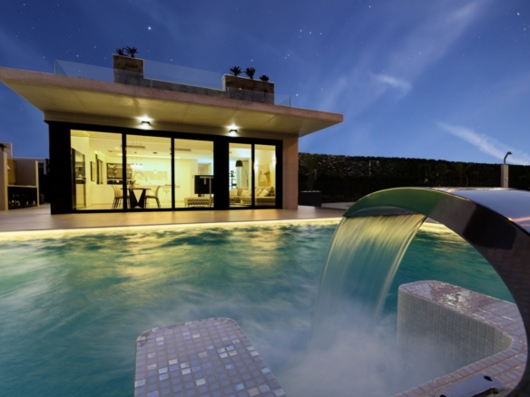 NIEUWE CONSTRUCTIE VILLA’S 250 m VAN HET strand IN CAMPOAMOR