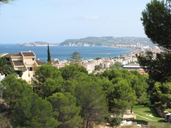 Urban plot in Javea with sea views