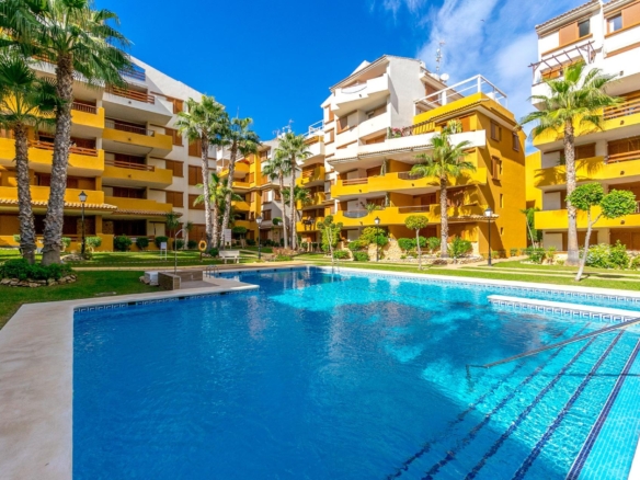 “LA RECOLETA” ATICO CON TRES TERRAZAS. GARAJE+TRASTERO. 2 DORM. 2 BAÑOS. 201 M2. PISCINAS.