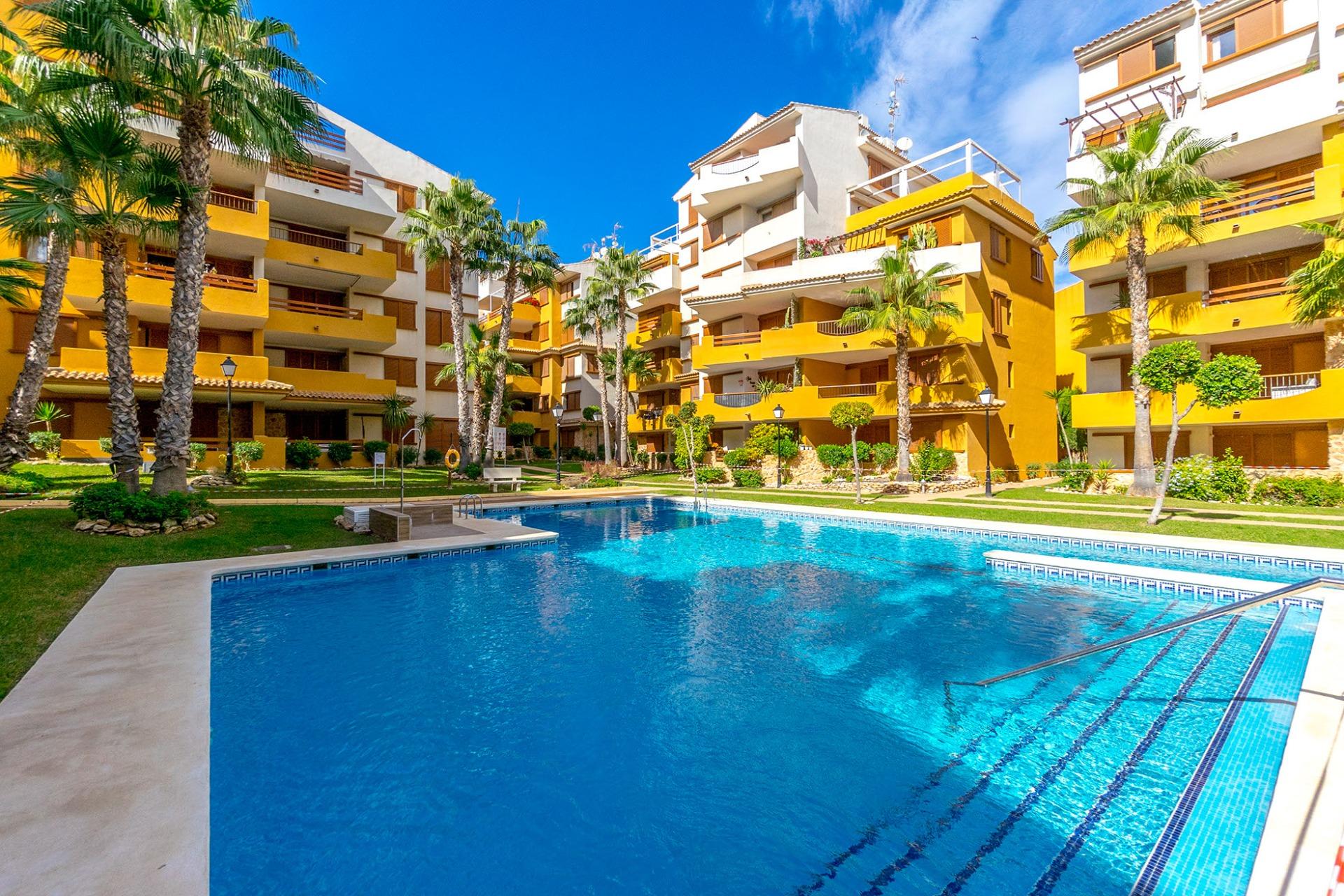 “LA RECOLETA” ATICO CON TRES TERRAZAS. GARAJE+TRASTERO. 2 DORM. 2 BAÑOS. 201 M2. PISCINAS.