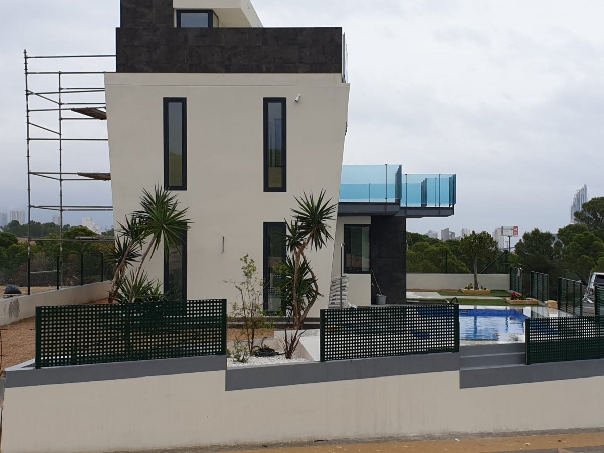 Budget villas with sea views in Finestrat