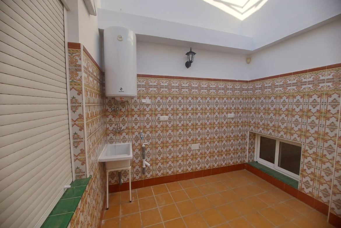 EDIFICIO EN ORIHUELA CIUDAD. 3 DORM. 2 BAÑOS. GARAJE. TRASTEROS