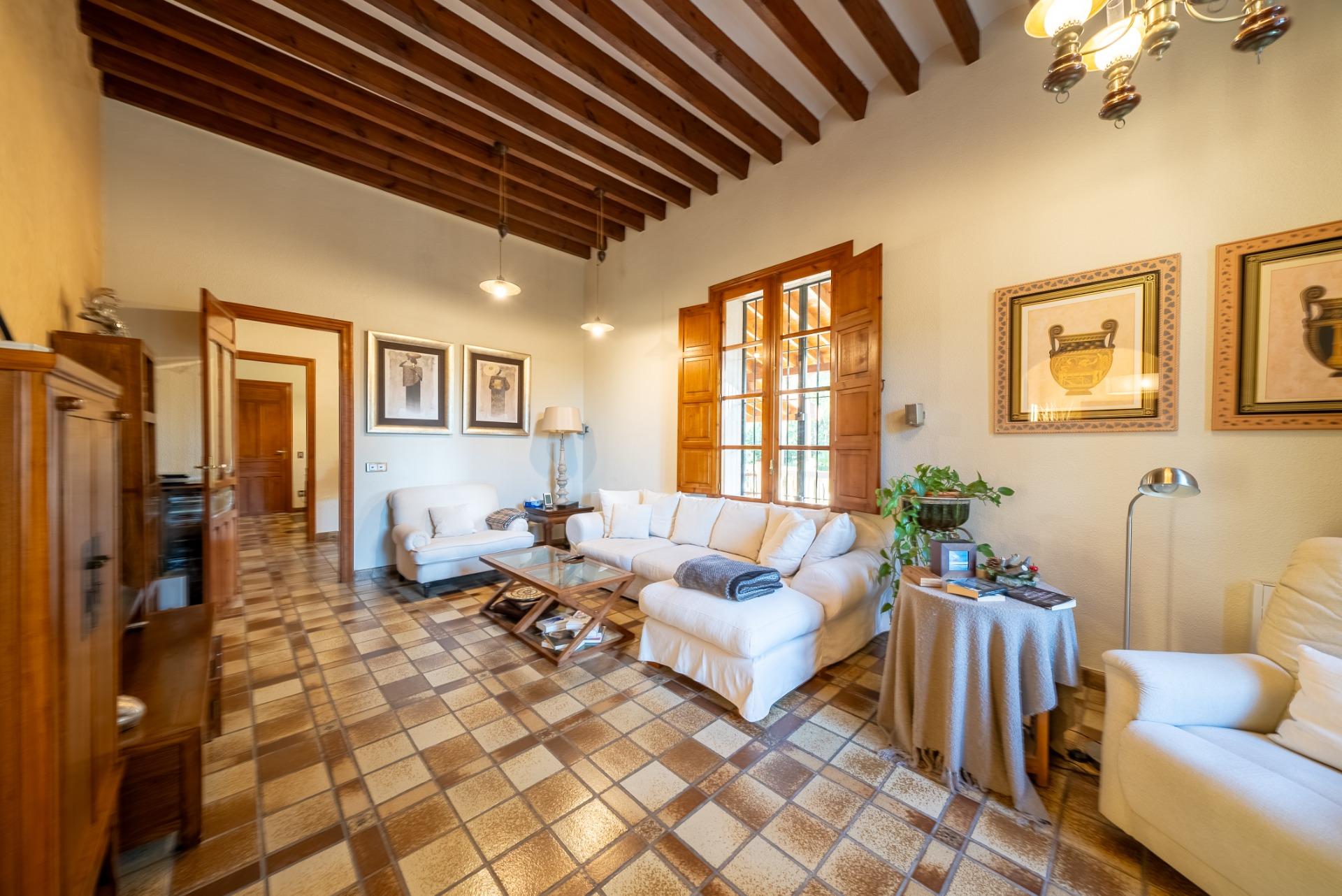 3-10-103 Rustic Oasis: Large House with Land All the Amenities