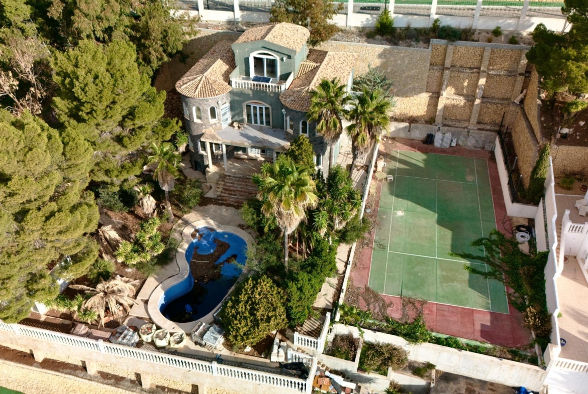 Mediterranean Luxury in Altea Hills: Exclusive Property with Spectacular Views and Unique Spaces