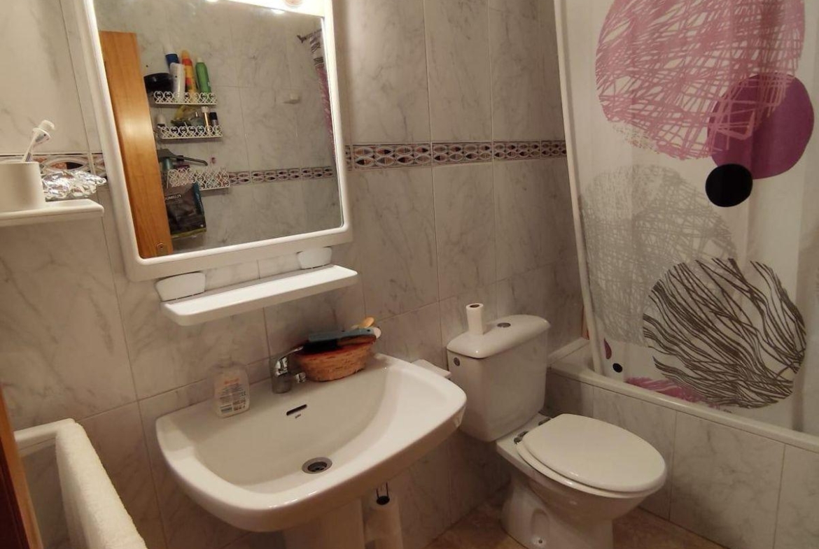 ADOSADO DE 3 DORM. 2 BAÑOS EN LOS ALCAZARES. A 500 METROS DE LA PLAYA. PARCELA. SOLARIUM.
