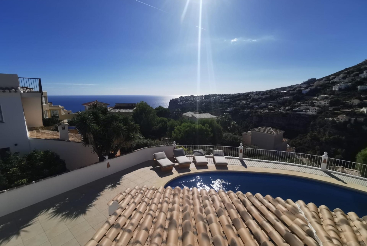 Villa with Sea Views in Cumbre del Sol 🏡🌊