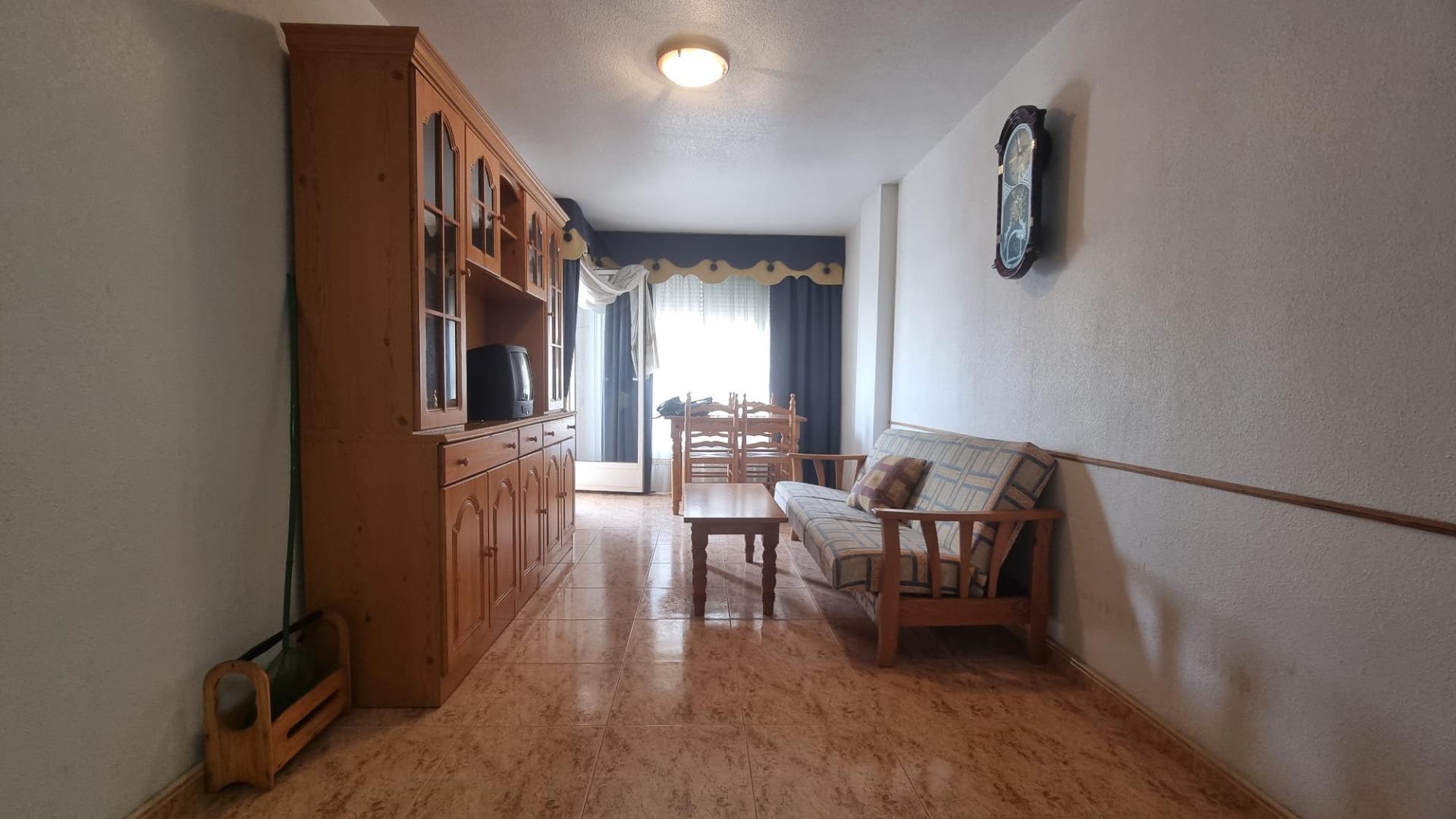 3-10-137 Apartamento semi-nuevo en la zona mas demandada de Torrevieja !