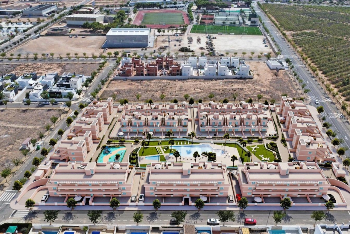 APARTAMENTOS DE OBRA NUEVA EN PILAR DE LA HORADADA CON GARAJE INCLUIDO. 100 M2.TERRAZAS DE 25 M2. 3 DORM. 2 BAÑOS. PISCINA.