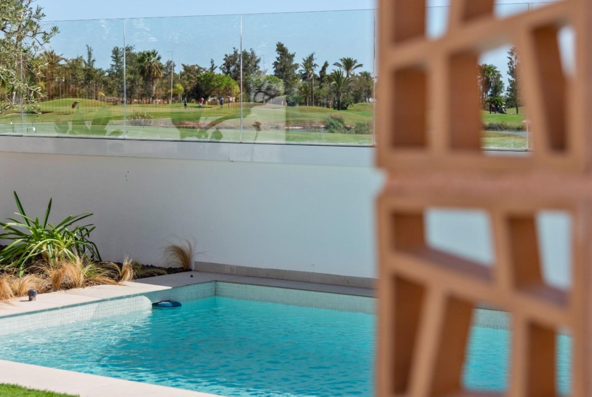 NEW BUILD VILLA IN LOS ALCÁZARES WITH VIEWS TO MAR MENOR. WITH PRIVATE POOL AND PARKING. 3 BEDROOMS. 2 BATHROOMS. PLOT 297 M2.