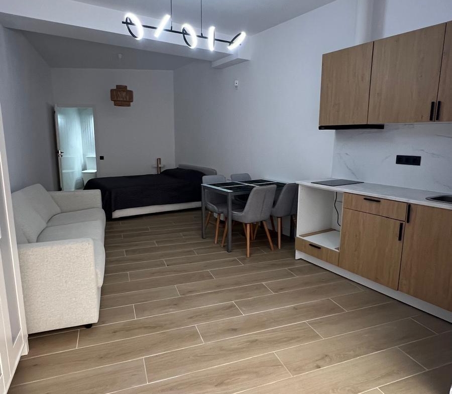REFORMADO ESTUDIO A 300 METROS DE PLAYA LA MATA. CON SUPERFICIE 32 M2.