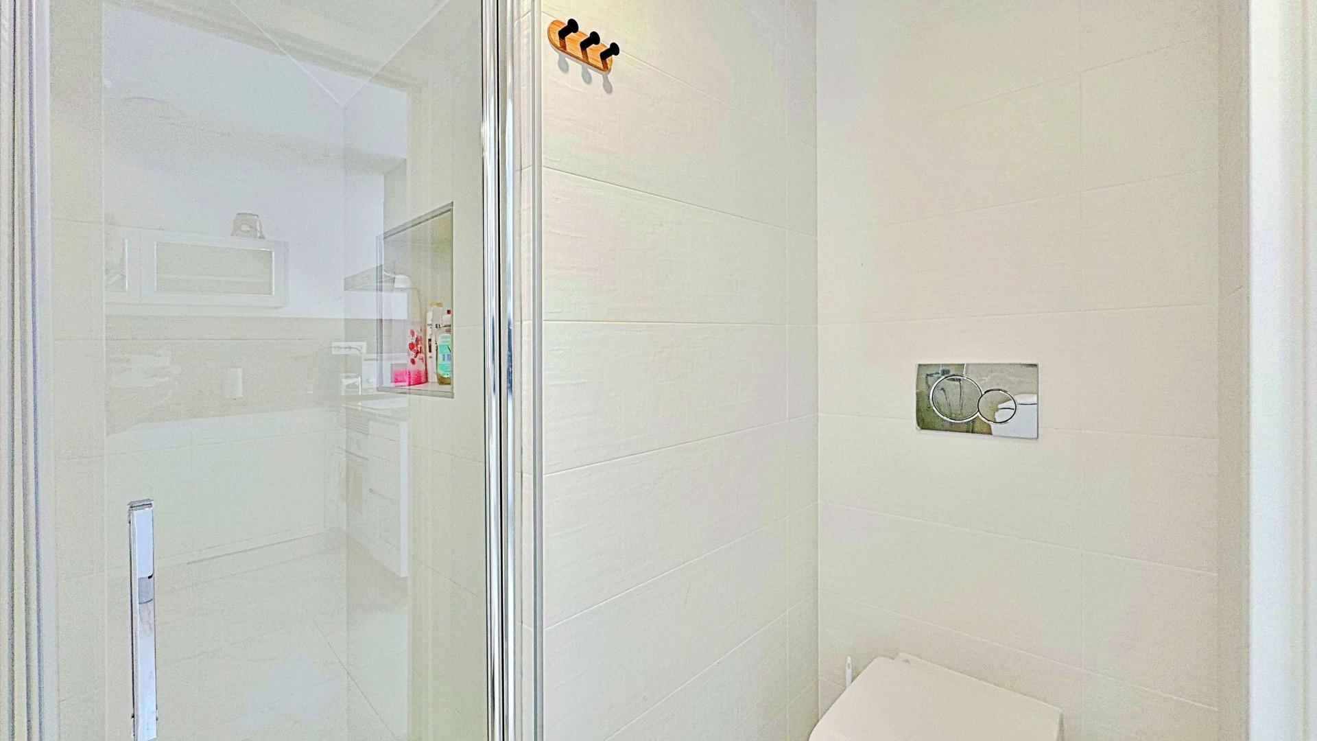 BUNGALOW EN LOS BALCONES CON ENORME SOLARIUM. 3 DORM. 3 BAÑOS. 113 M2 SUPERFICIE. PISCINA COMUNITARIA.