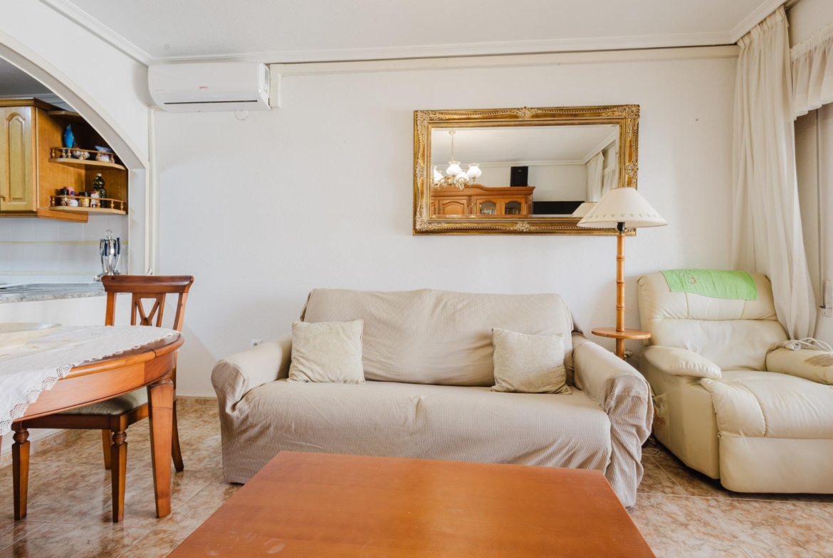 AMPLIO ÁTICO JUNTO A LA PLAYA DE 2 HABITACIONES + GARAJE