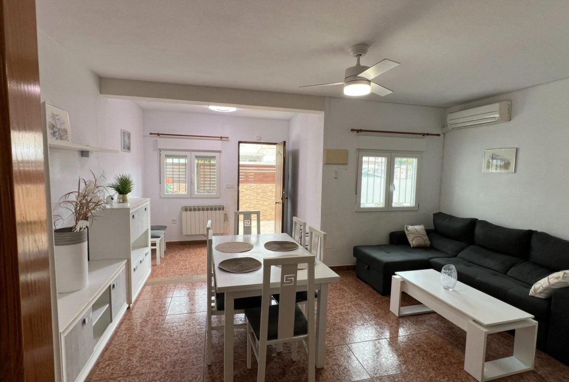 🏡 Your lakeside home with ☀️ solarium and 🌿 private garden in Torrevieja!
