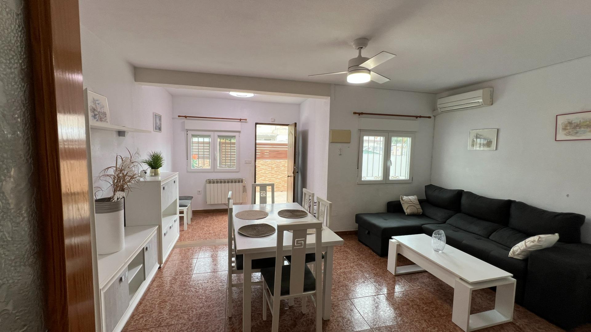 🏡 Your lakeside home with ☀️ solarium and 🌿 private garden in Torrevieja!