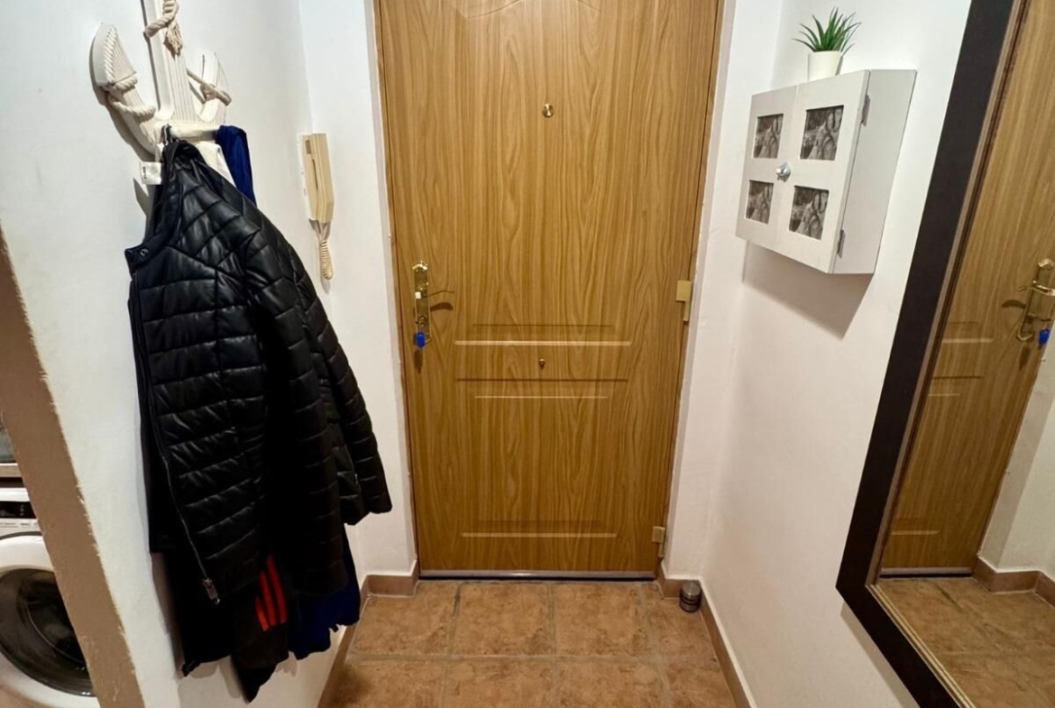 Se vende piso al lado del mar