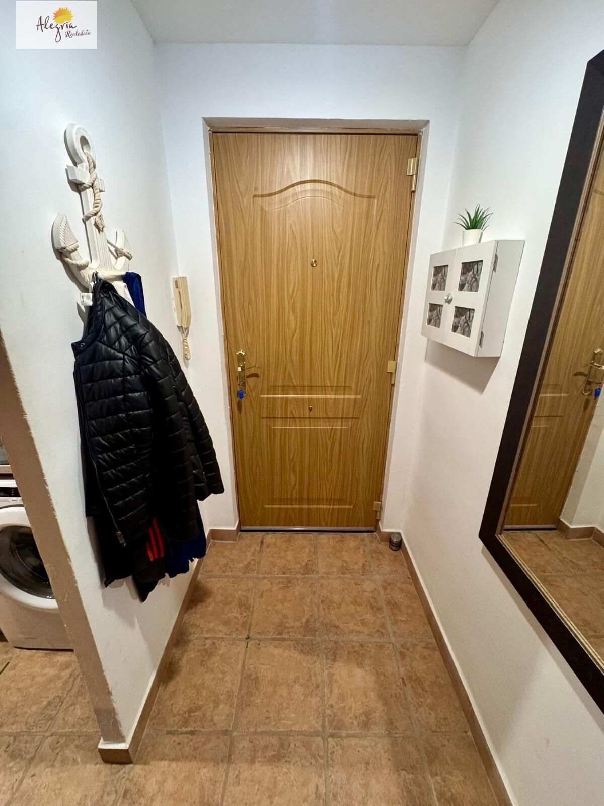 Se vende piso al lado del mar