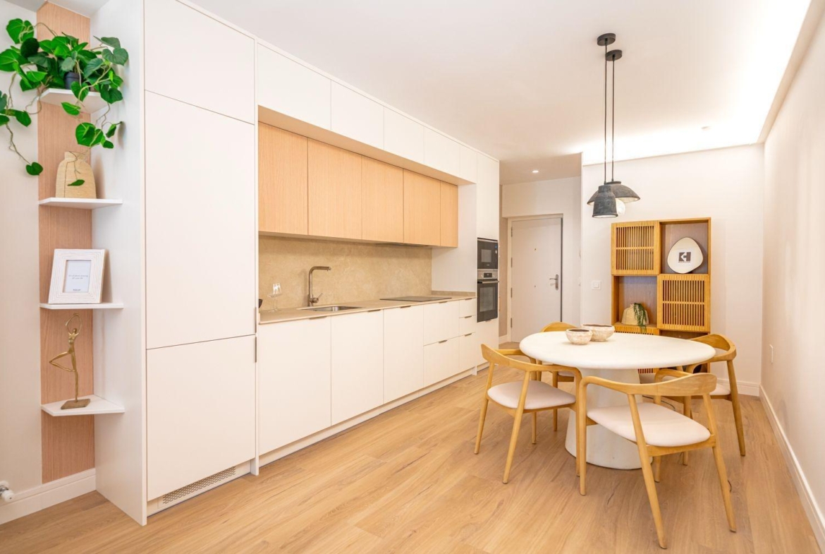 ELEGANT VOLLEDIG GERENOVEERD APPARTEMENT MET TERRAS IN ARAPILLES, MADRID