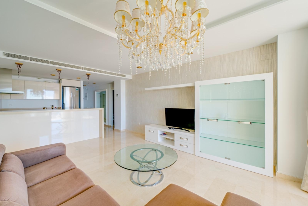 Magnificent apartment with stunning sea views