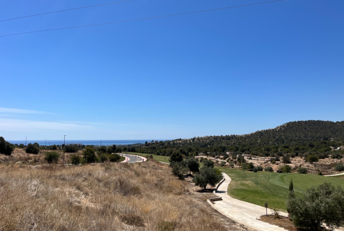 Parcela edificable junto a Puig Campana Golf